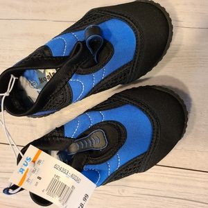 NWT boys water shoes
